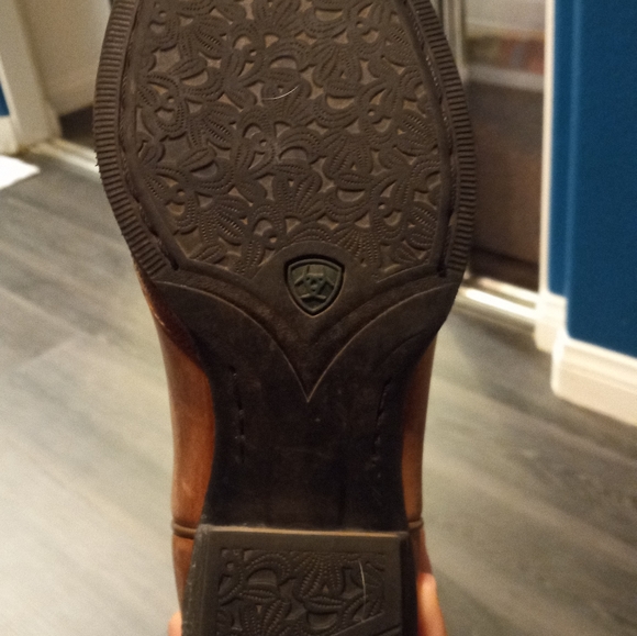 Ariat women's 7.5 brand new boots - Picture 4 of 6